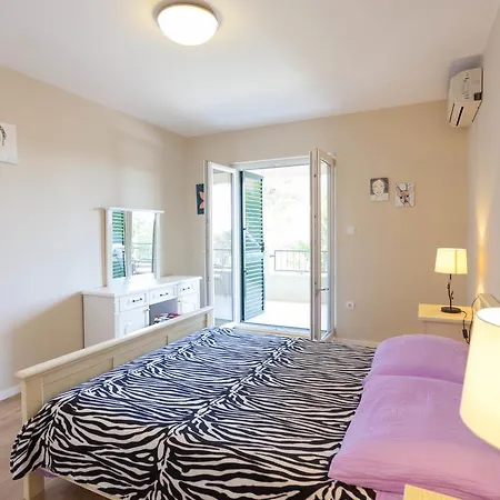 Meri - Puharic 게스트하우스 마카르스카