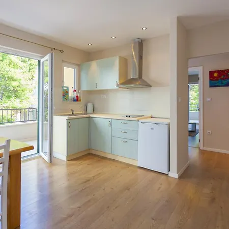 Meri - Puharic 게스트하우스 마카르스카